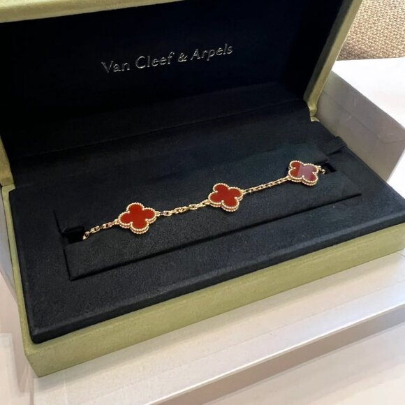 ✅Van Cleef & Arpels 18K gold red agate bracelet - Picture 2 of 6